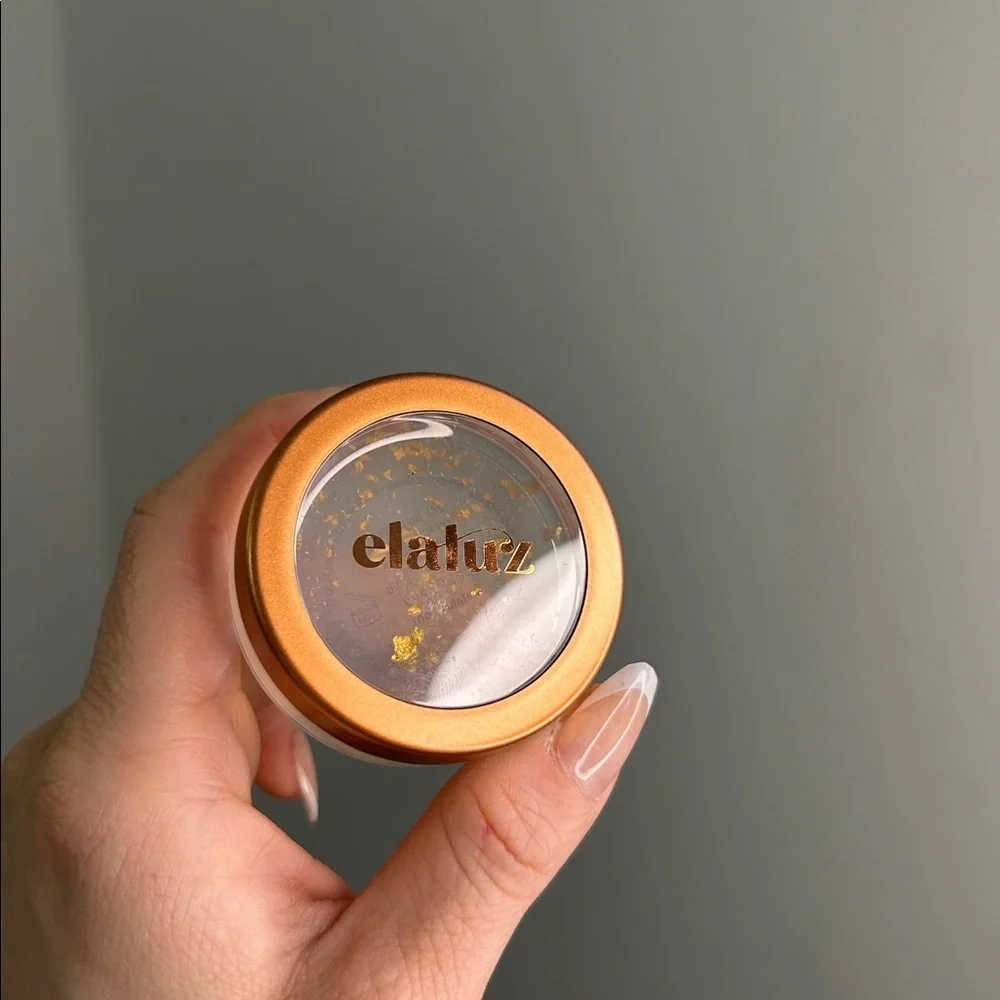 ElaluZ 24k Lip Therapy - Clear with Gold Flakes - Picture 2 of 4